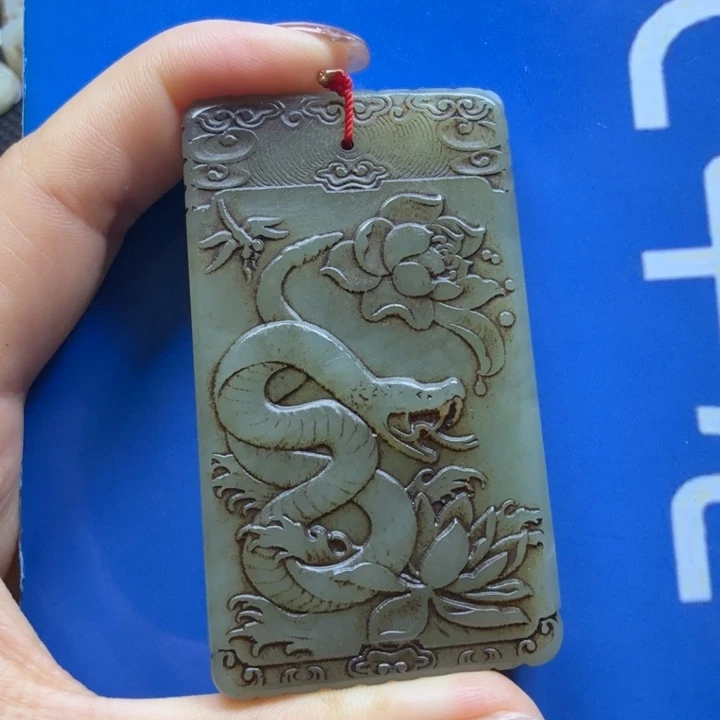 龙***城和田玉未镶嵌挂件