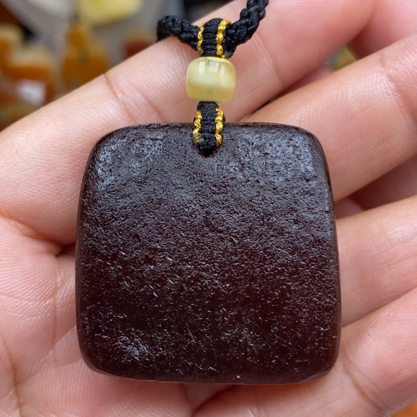 【闪购商品】琥珀颈饰未镶嵌