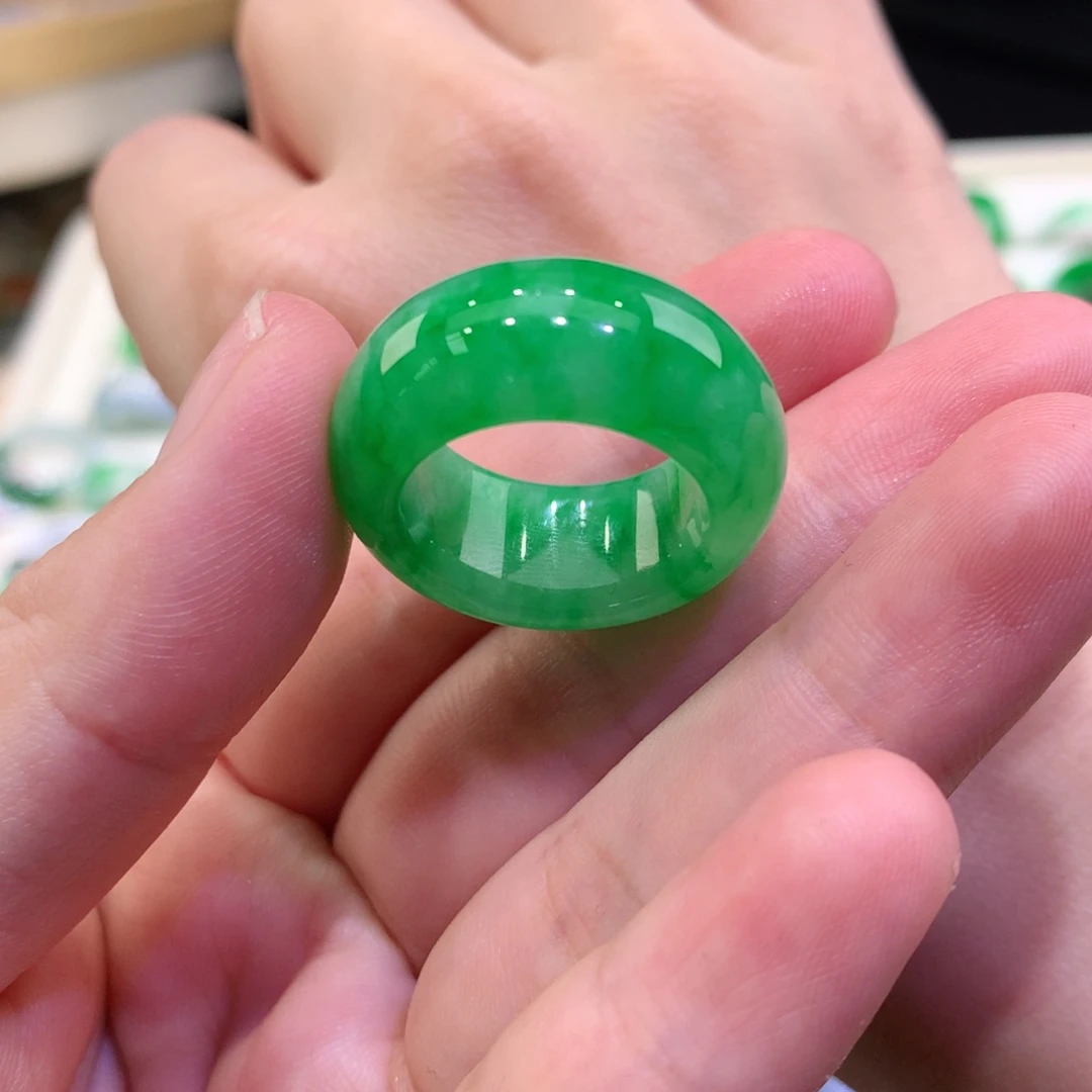 翡翠戒指未镶嵌翡翠