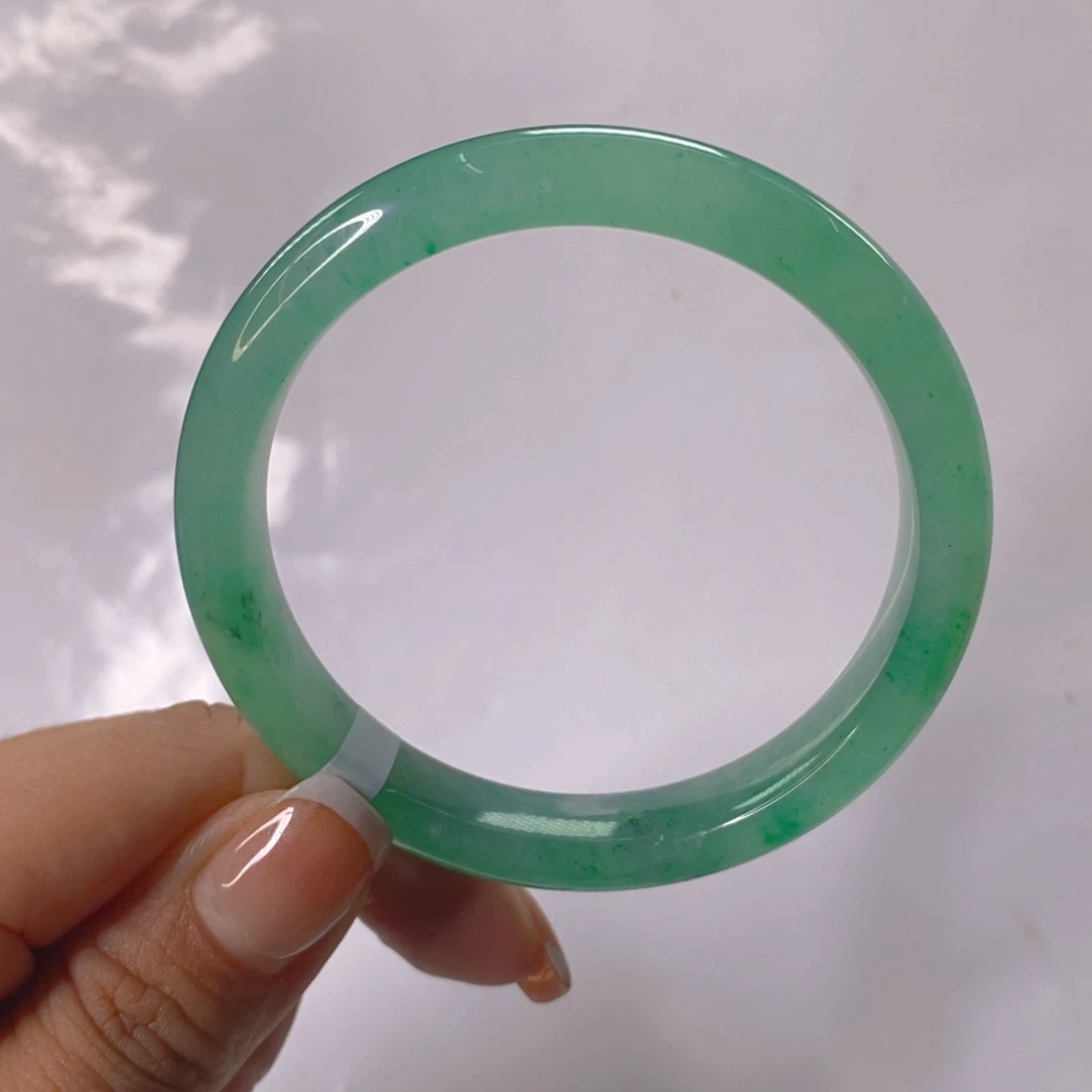 未镶嵌手镯石英质玉