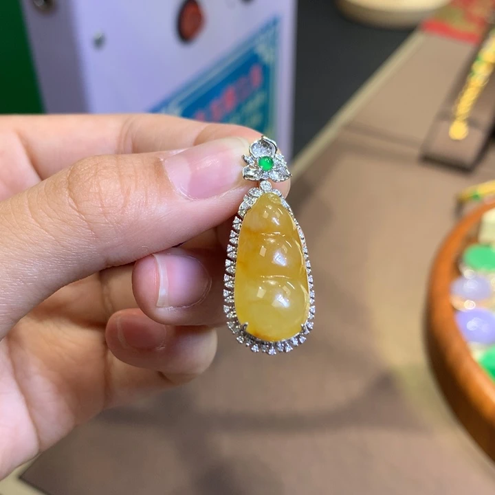 颈饰18K金镶嵌翡翠翡翠