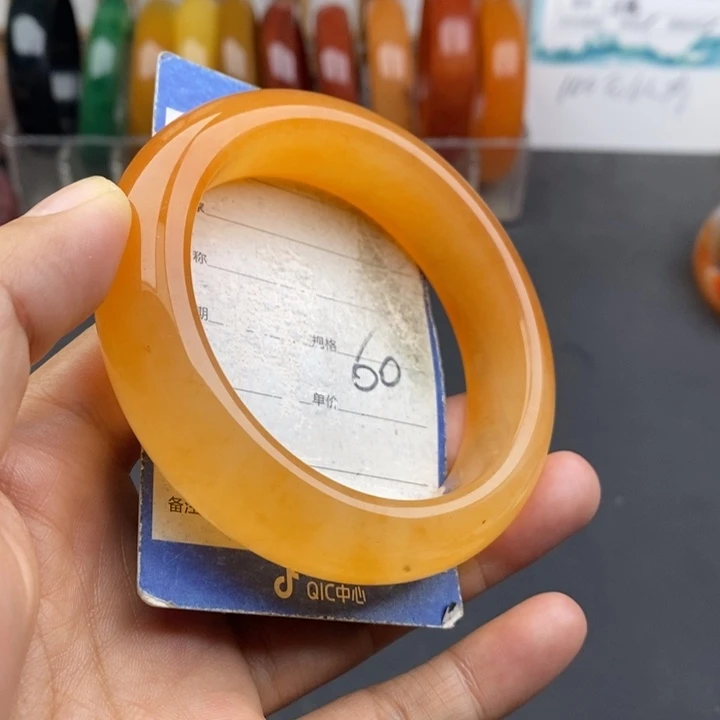 未镶嵌手镯石英质玉