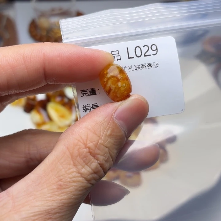 琥珀未镶嵌裸石琥珀