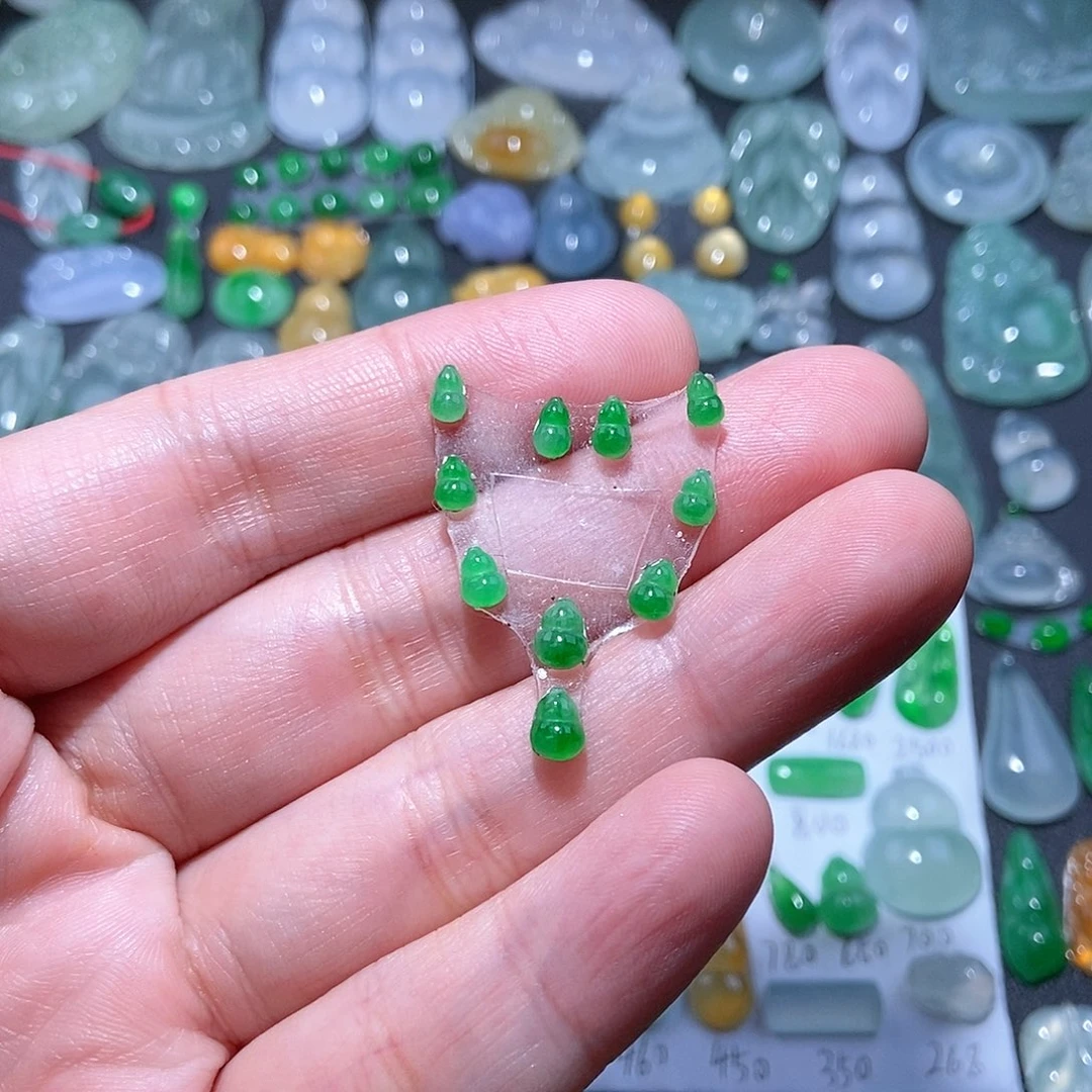 翡翠颈饰未镶嵌阳绿小葫芦