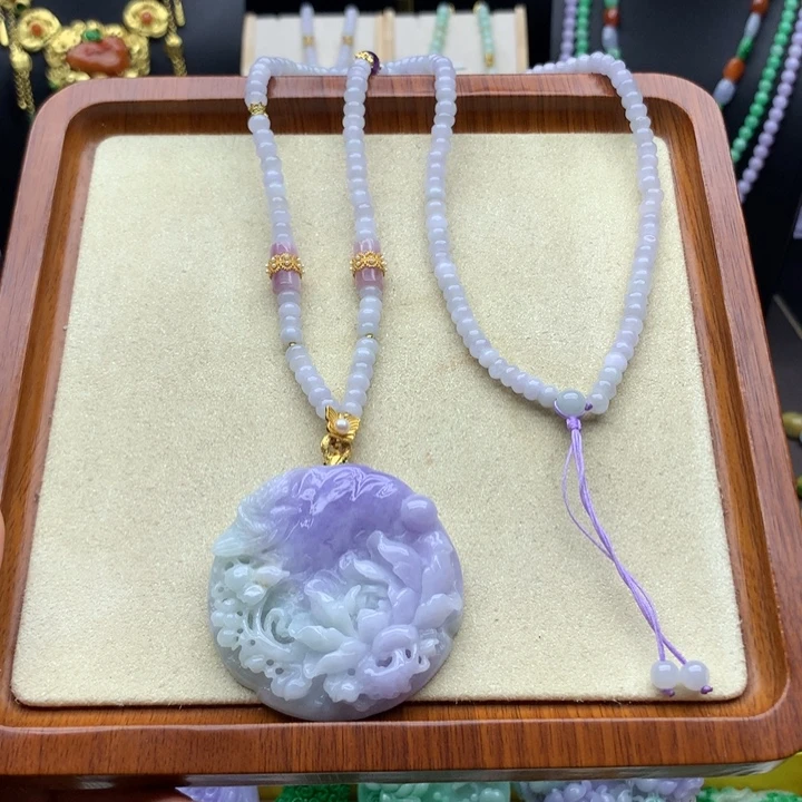 森***林翡翠未镶嵌颈饰翡翠花牌