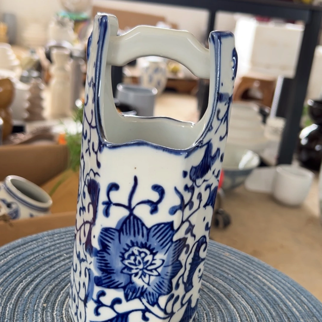 微瑕青花瓷器值得厚爱