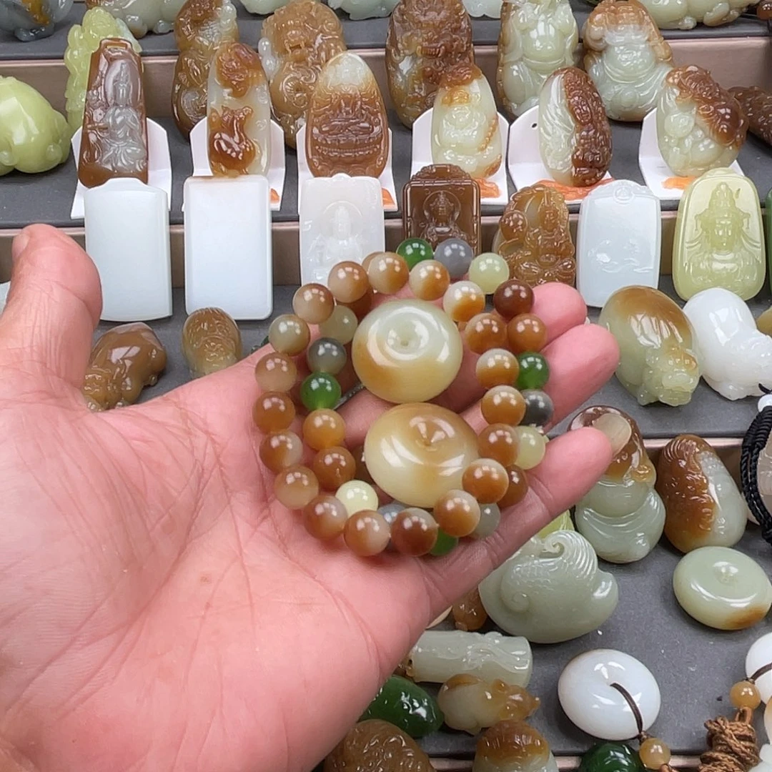 花***姐和田玉未镶嵌颈饰