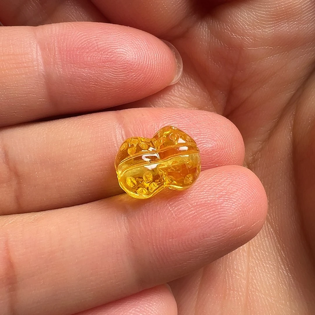 金珀颈饰未镶嵌花生