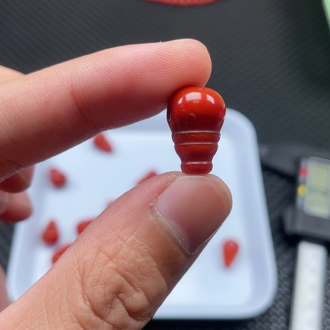 南红玛瑙3号 11*17柿子红三通一颗未镶嵌