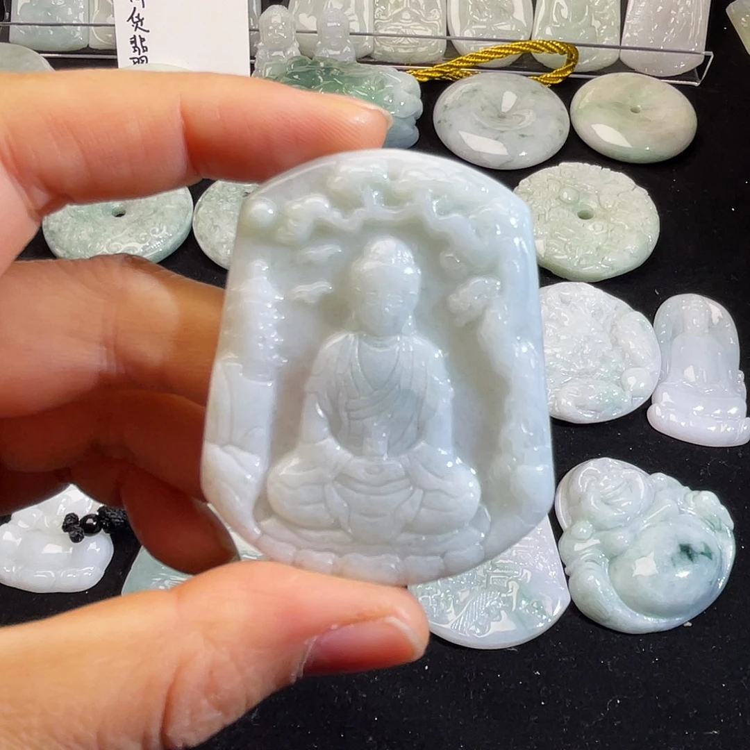 翡翠未镶嵌颈饰守护神