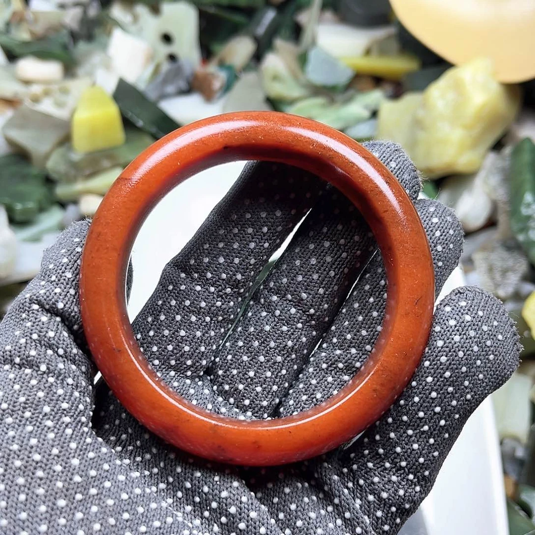 未镶嵌石英质玉（黄龙玉）颈饰