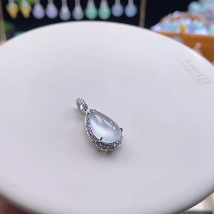 翡翠吊坠(不含链)18K金镶嵌翡翠高冰吊坠