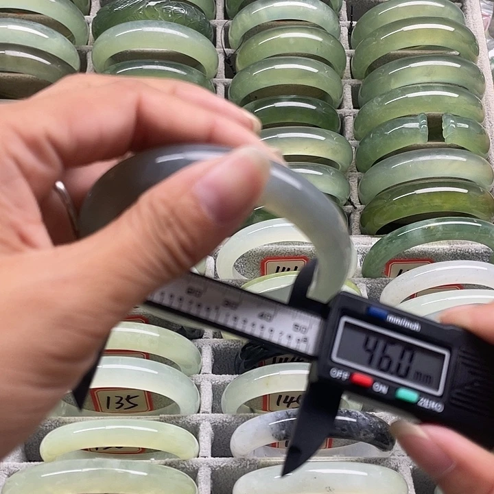 蛇纹石玉未镶嵌手镯127