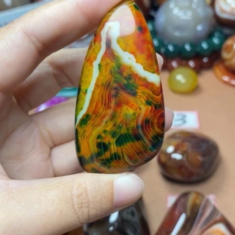 未镶嵌颈饰玛瑙/玉髓红**卡打孔不退不换