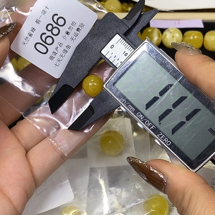 琥珀未镶嵌裸石686