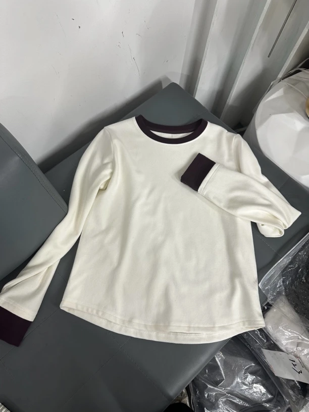 6169拼色圆领设计款打底衫