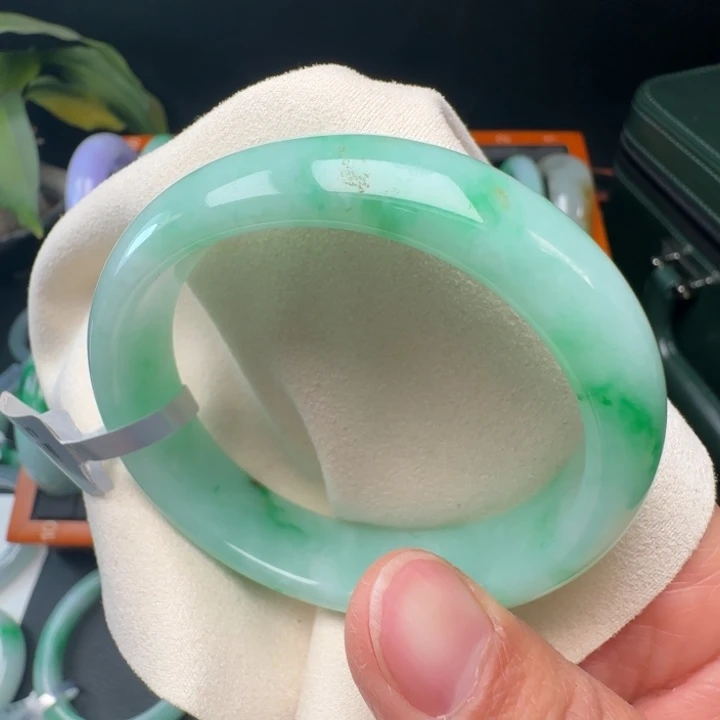 翡翠未镶嵌手镯（贵妃镯）缅甸翡翠