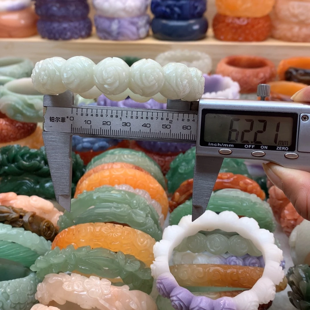 未镶嵌手镯石英质玉