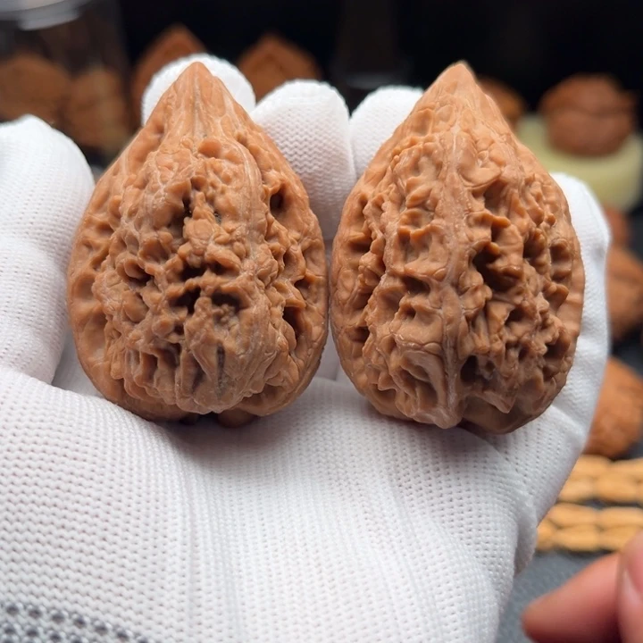 文玩核桃把件精品大孤石