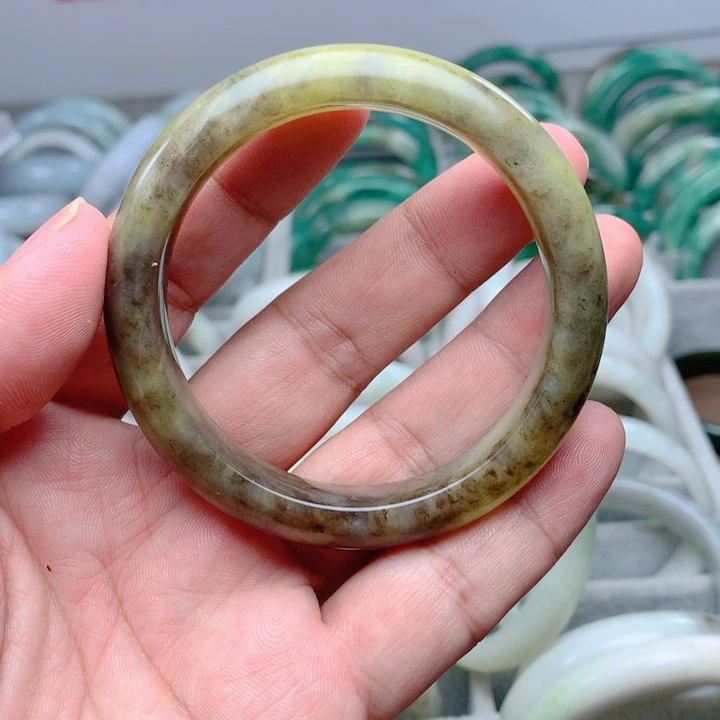 独山玉未镶嵌手镯56+