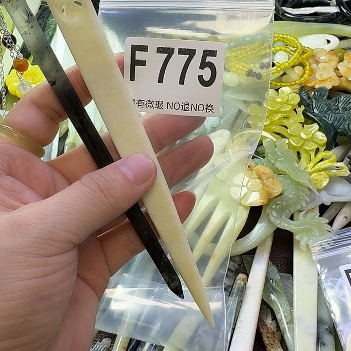 恛***然蛇纹石玉合金发饰