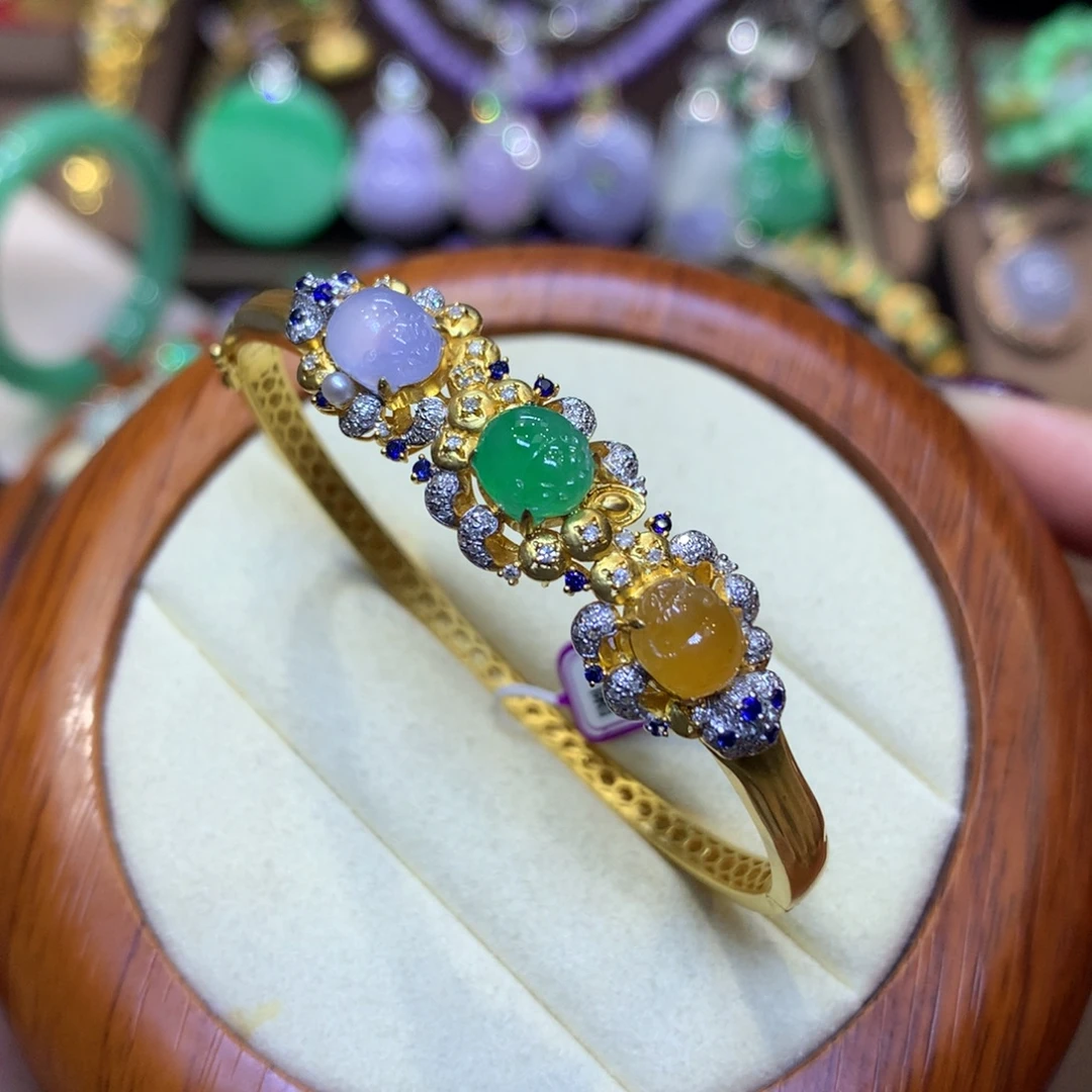 翡翠18K金镶嵌颈饰