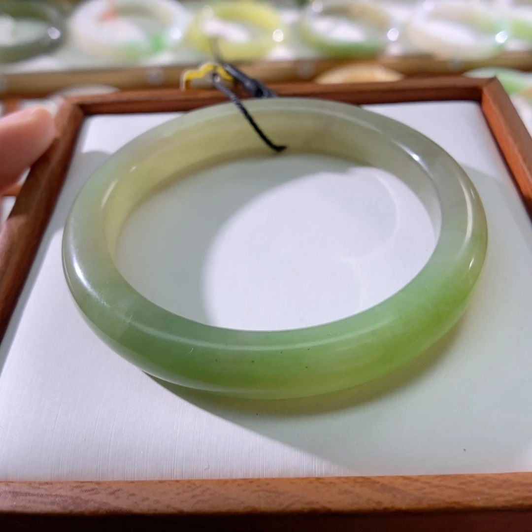 【闪购商品】未镶嵌手镯和田玉（翠青玉）