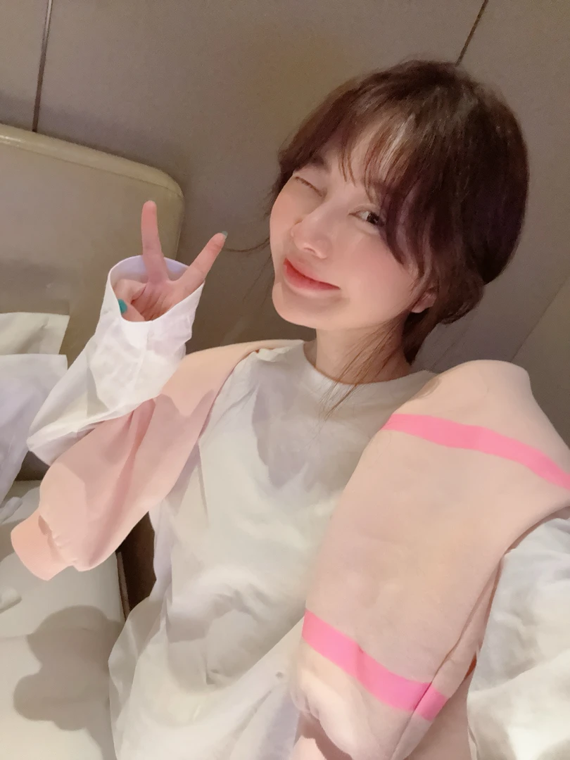 【BORAKOO】白色百搭圆领长袖打底T恤