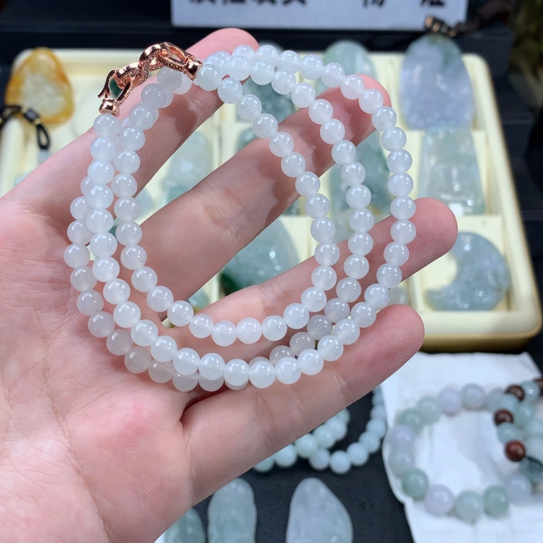 杨***士翡翠未镶嵌颈饰翡翠