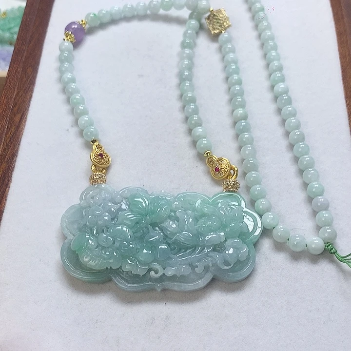 翡翠颈饰未镶嵌吊坠