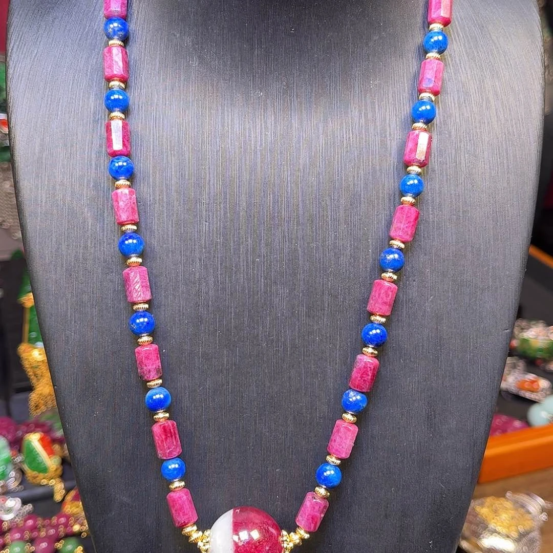 颈饰红宝石未镶嵌