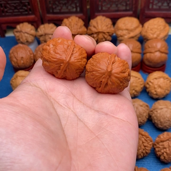 文玩核桃把件绣球