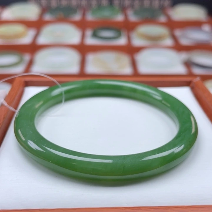 和田玉（碧玉）手镯未镶嵌冰阳绿