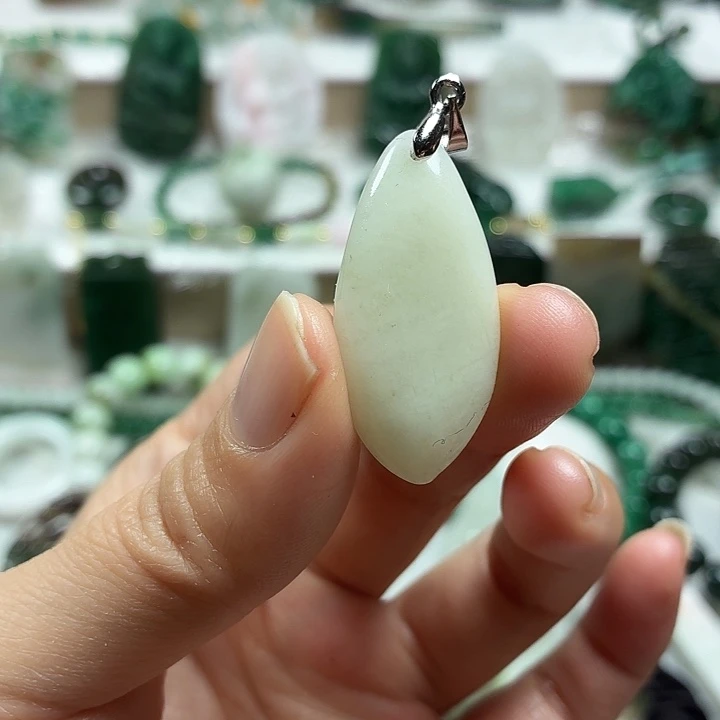 独山玉未镶嵌吊坠