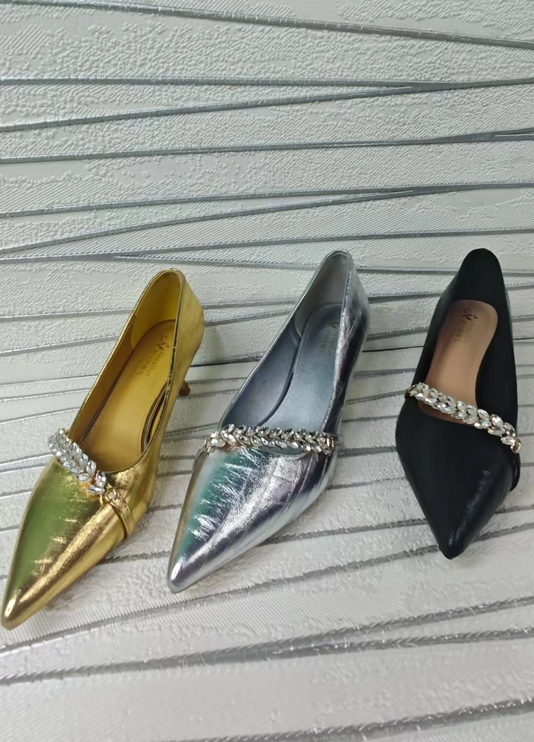 单鞋气质高跟百搭跟鞋优雅女鞋漆皮水钻金属女士平底尖头一脚蹬