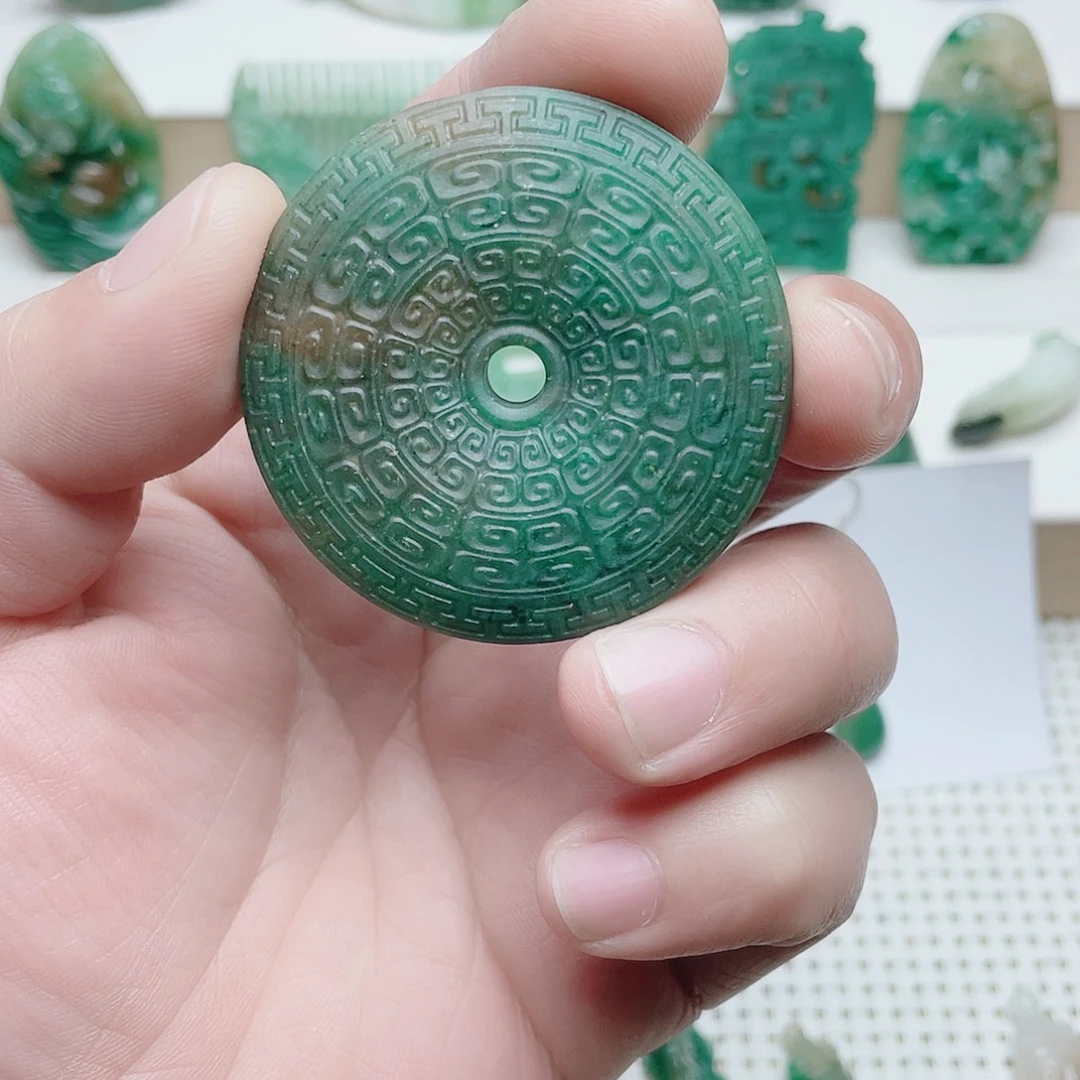 独山玉未镶嵌挂件