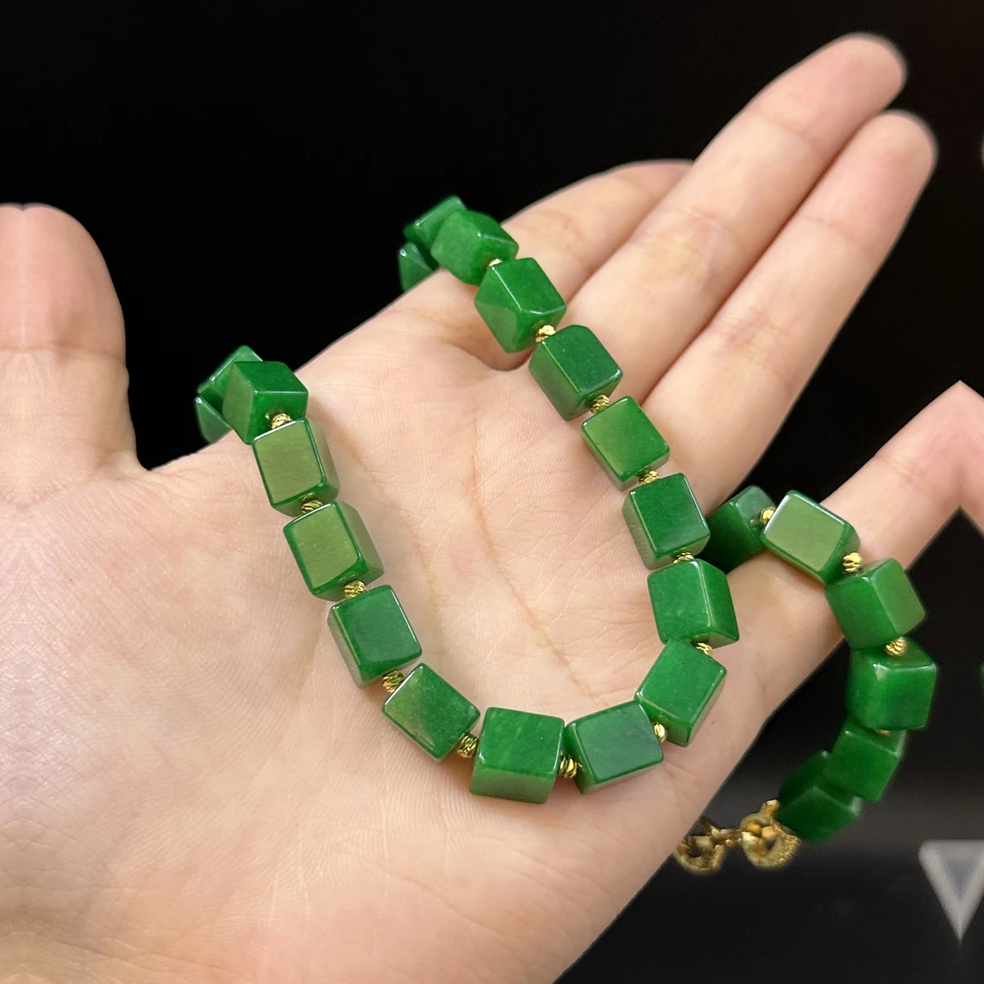 油润光泽碧绿全玉化方块项链A01-53