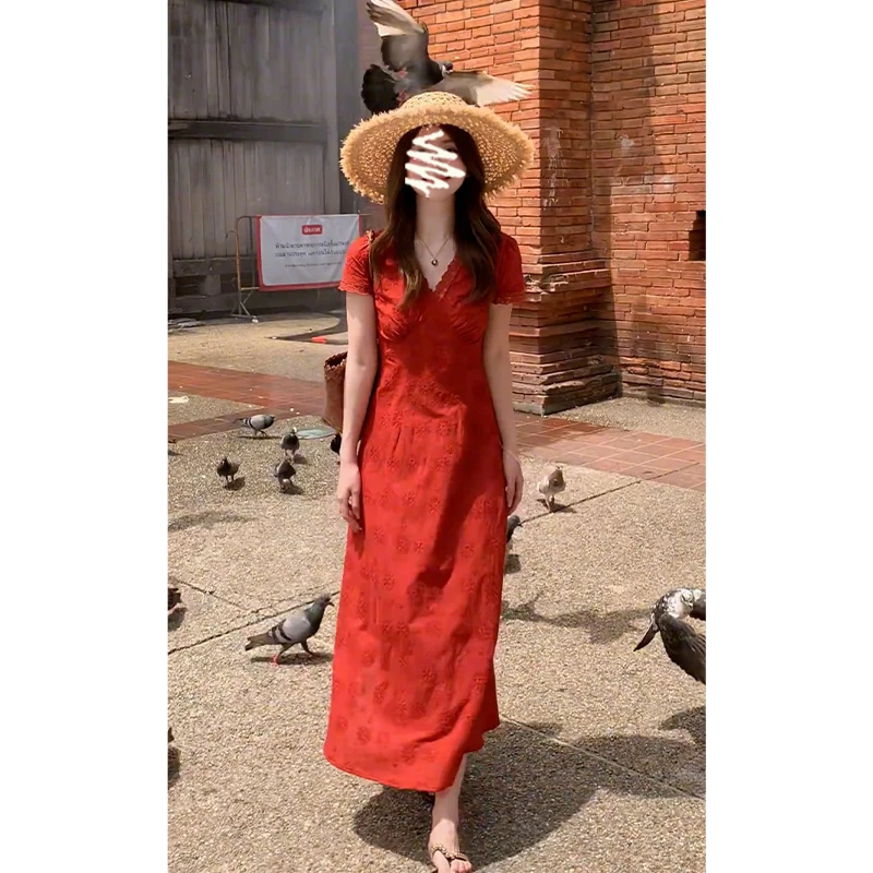 连衣裙女2025夏季新款法式气质V领蕾丝收腰显瘦设计感中长款裙子