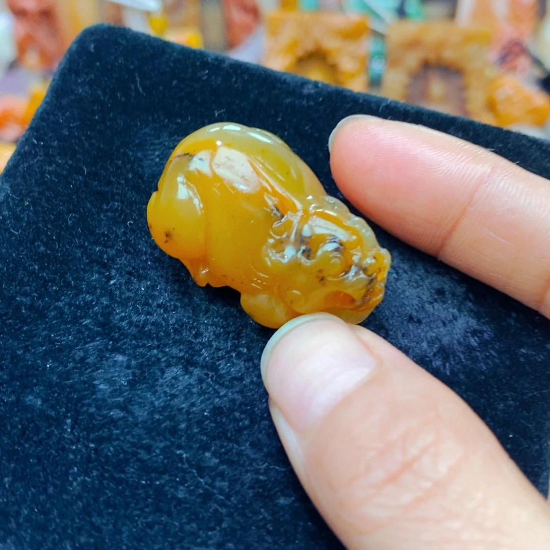 未镶嵌石英质玉（黄龙玉）颈饰
