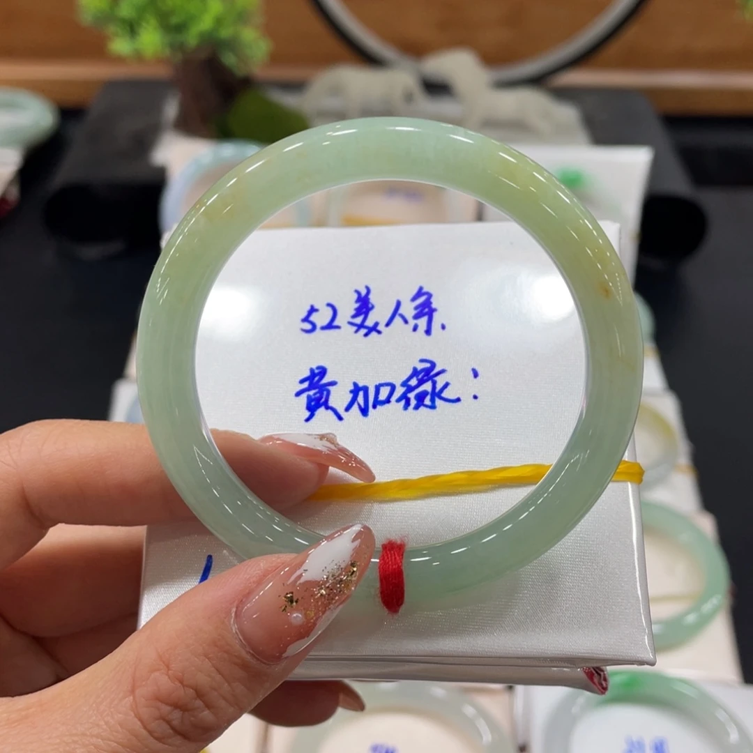 翡翠手镯未镶嵌天然翡翠