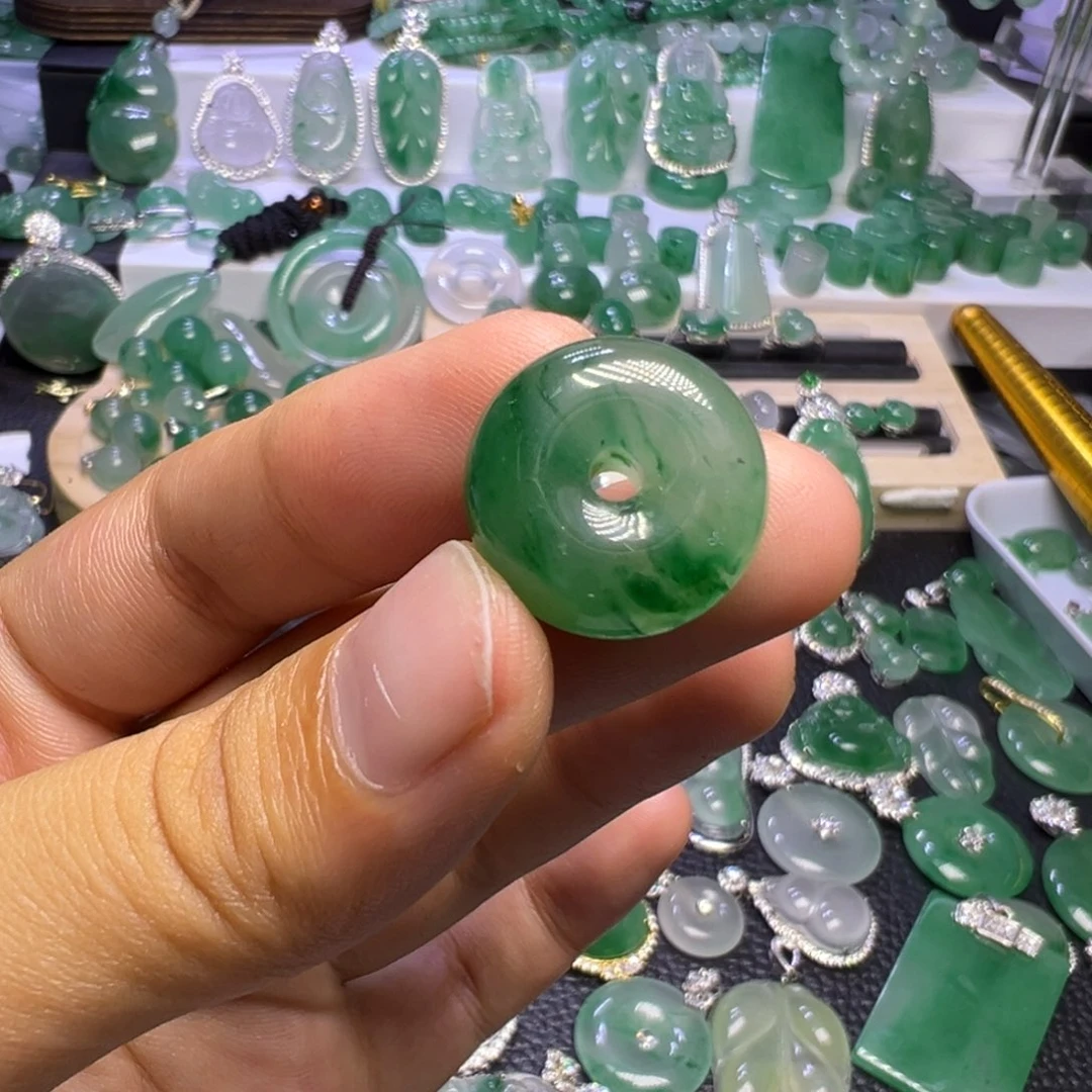 石英质玉未镶嵌颈饰