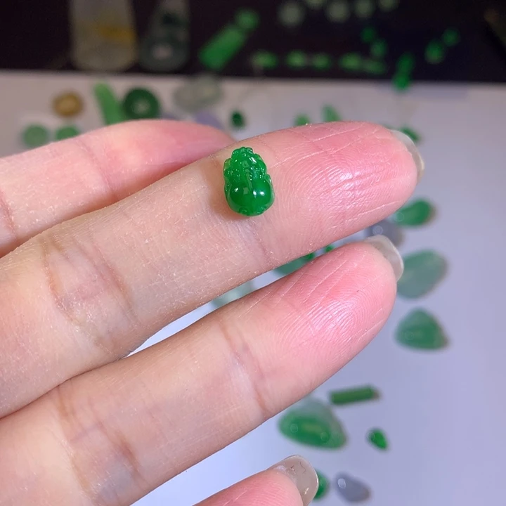 翡翠未镶嵌套链貔貅