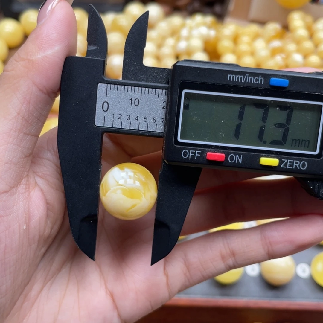 文***菜琥珀未镶嵌珠宝奇石