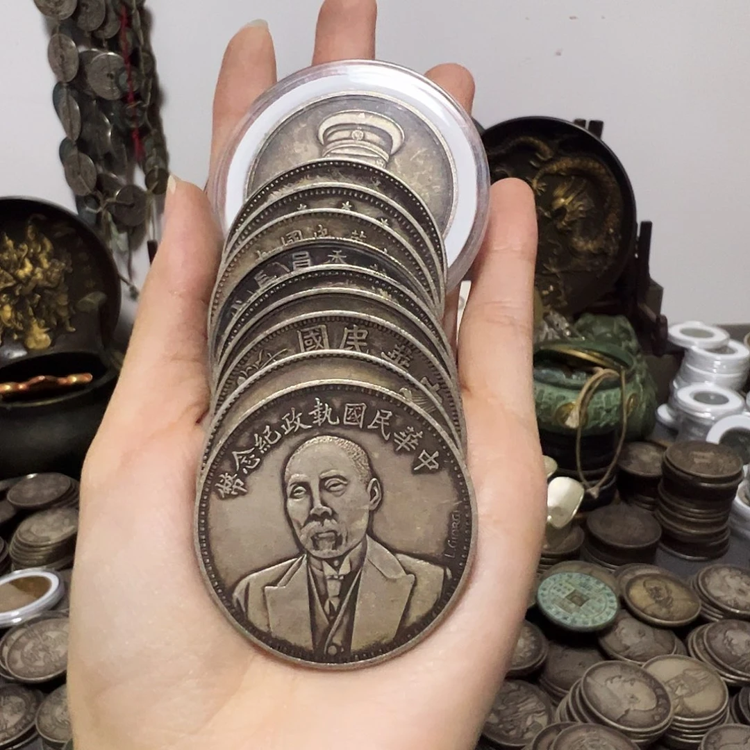 金属复古工艺品人物