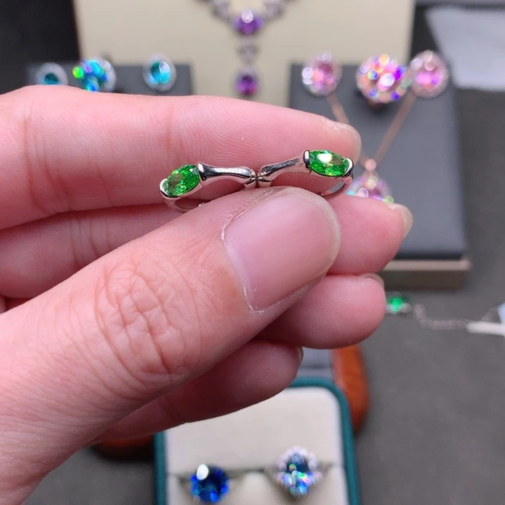 耳饰银S925镶嵌石榴石（沙弗莱）