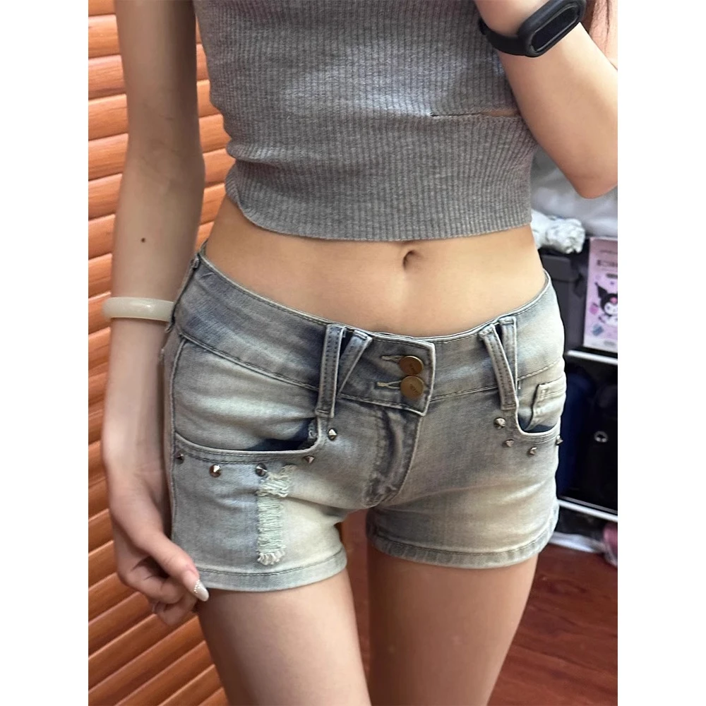 浅色磨破低腰牛仔短裤女夏季新款辣妹性感紧身显瘦百搭包臀热裤子