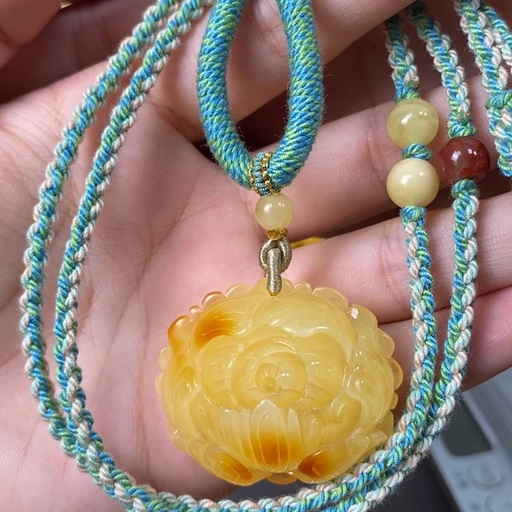 未镶嵌琥珀裸石牡丹花