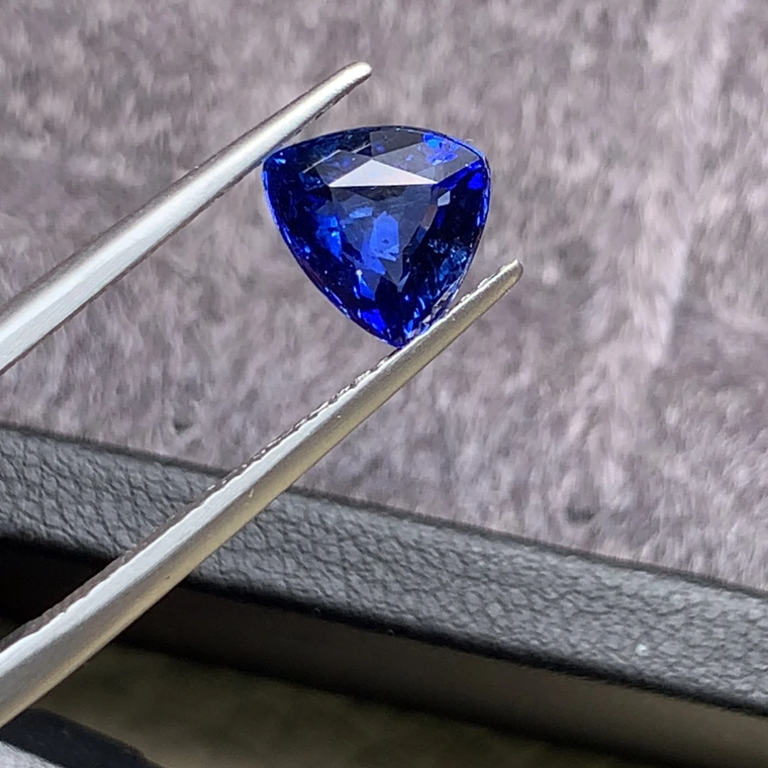 蓝宝石裸石皇家蓝蓝宝石2.02克拉ARGS
