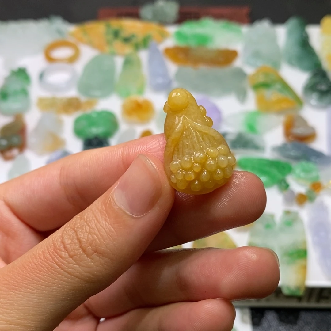定制翡翠未镶嵌吊坠