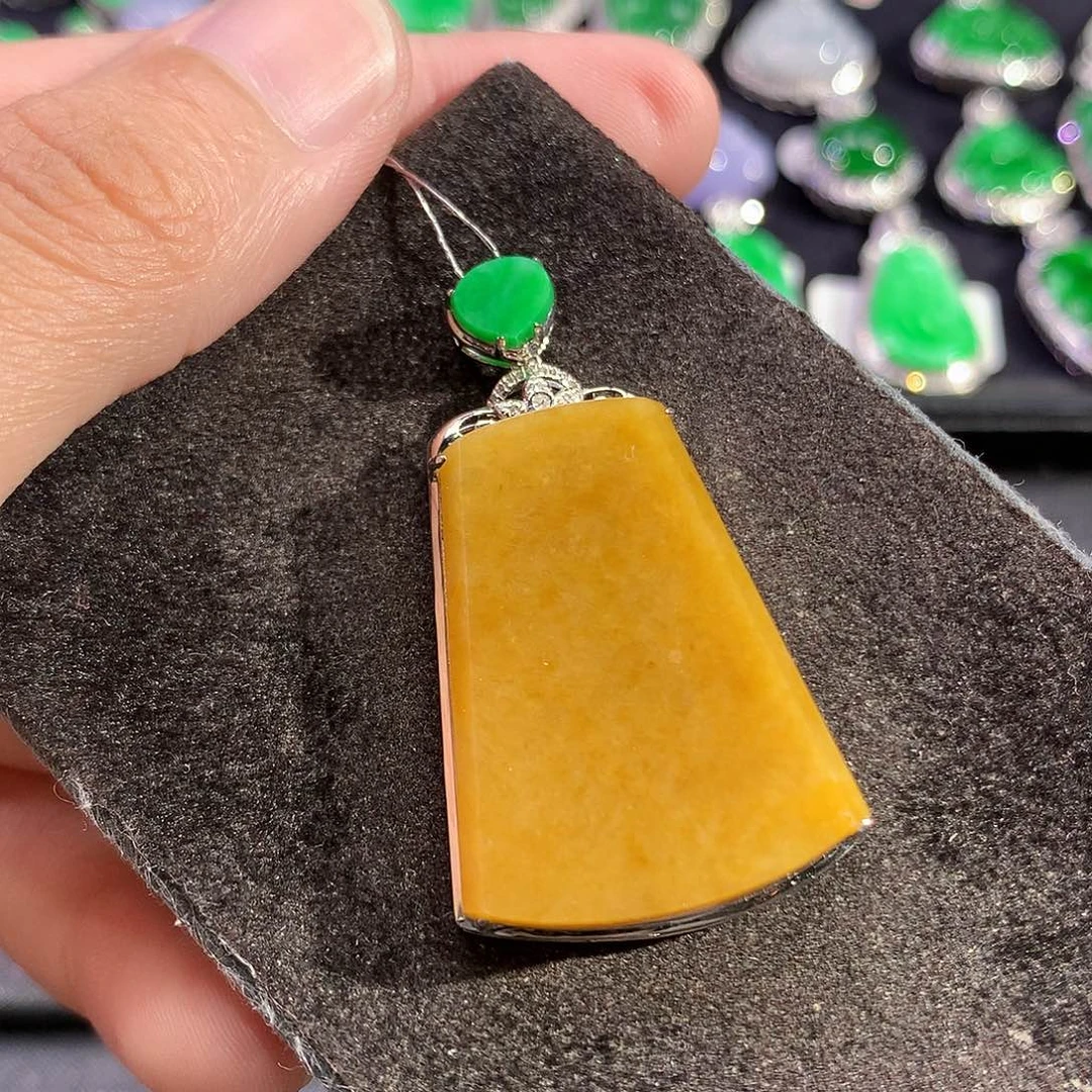 翡翠18K金镶嵌吊坠(赠链)